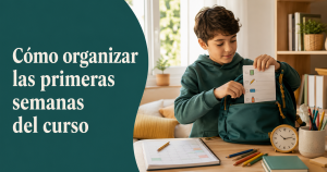 Niño preparando su mochila para organizar la vuelta al colegio